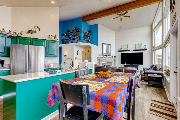 Pacific View Paradise image 10