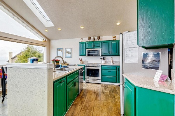 Pacific View Paradise image 11