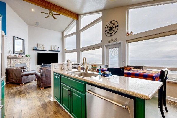 Pacific View Paradise image 12