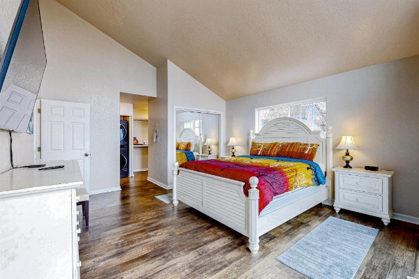 Pacific View Paradise image 14