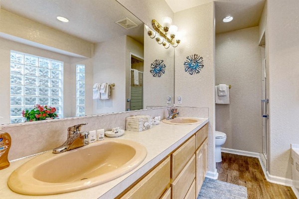 Pacific View Paradise image 17