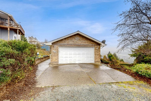 Pacific View Paradise image 24