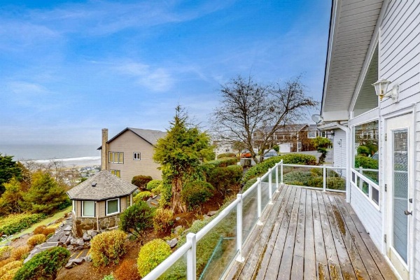 Pacific View Paradise image 26