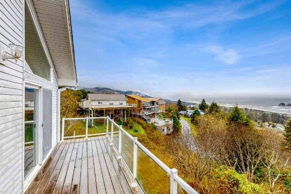 Pacific View Paradise image 28