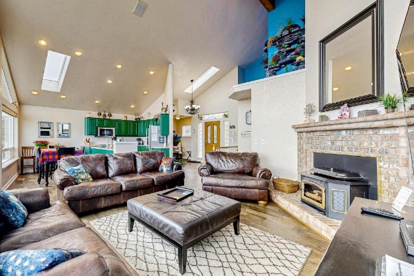 Pacific View Paradise image 8