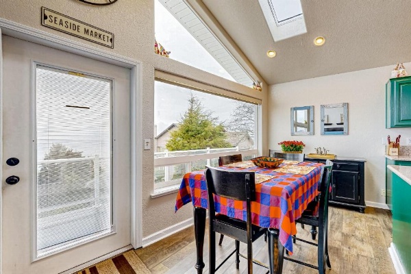 Pacific View Paradise image 9